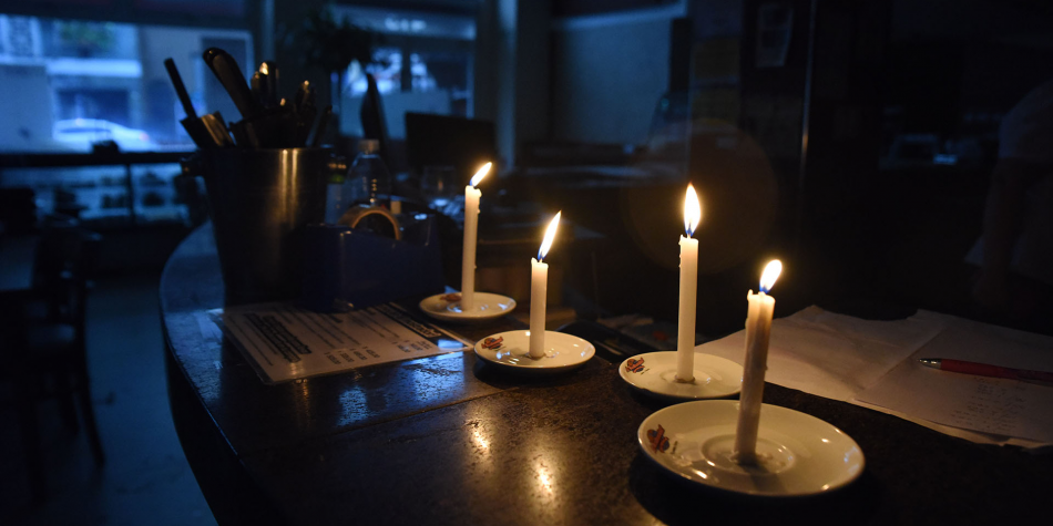 Falta de Luz... Falta de Clases... Falta de Compromiso... Un Gobierno Completamente Inoperativo